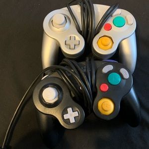 2 Nintendo GameCube Controllers